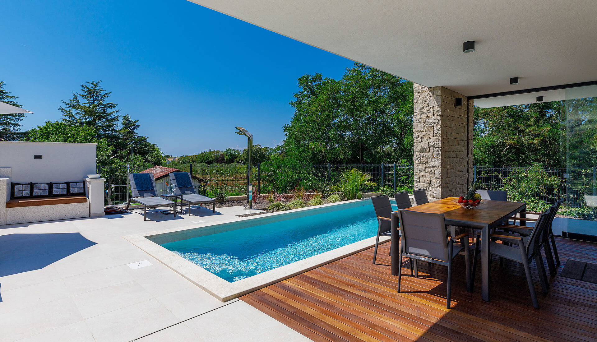 Immobilienkauf oder -verkauf kann kompliziert und stressig sein. Ich bin da, um alles so einfach wie möglich für dich zu machen.