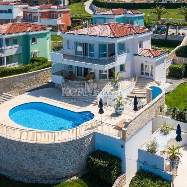 Villa di lusso con piscina prima fila al mare con posizione esclusiva - Monte Rosso