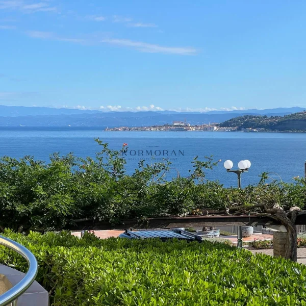 Apartment im Erdgeschoss mit Meerblick