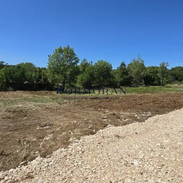 Building land Umag