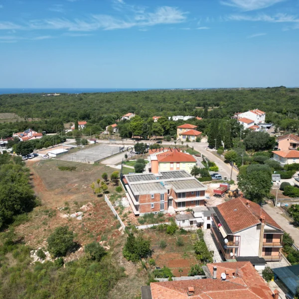 Čudovit manjši objekt v bližini Umaga