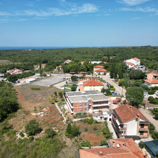 Čudovit manjši objekt v bližini Umaga