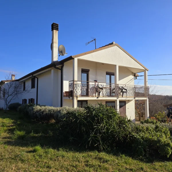 Casa indipendente Buje