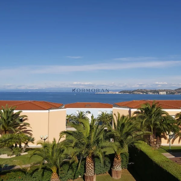 Prostorno stanovanje s čudovitim pogledom na morje!